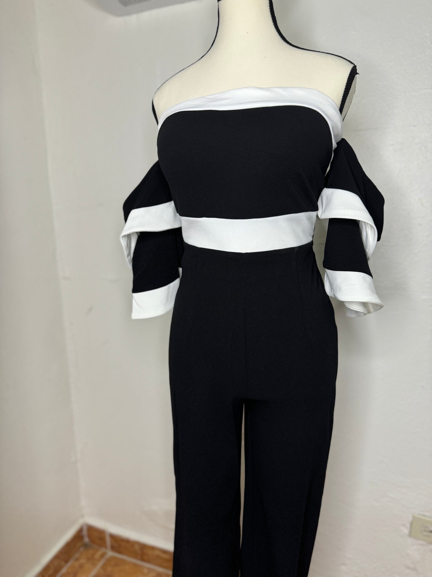 Naila Set in Black