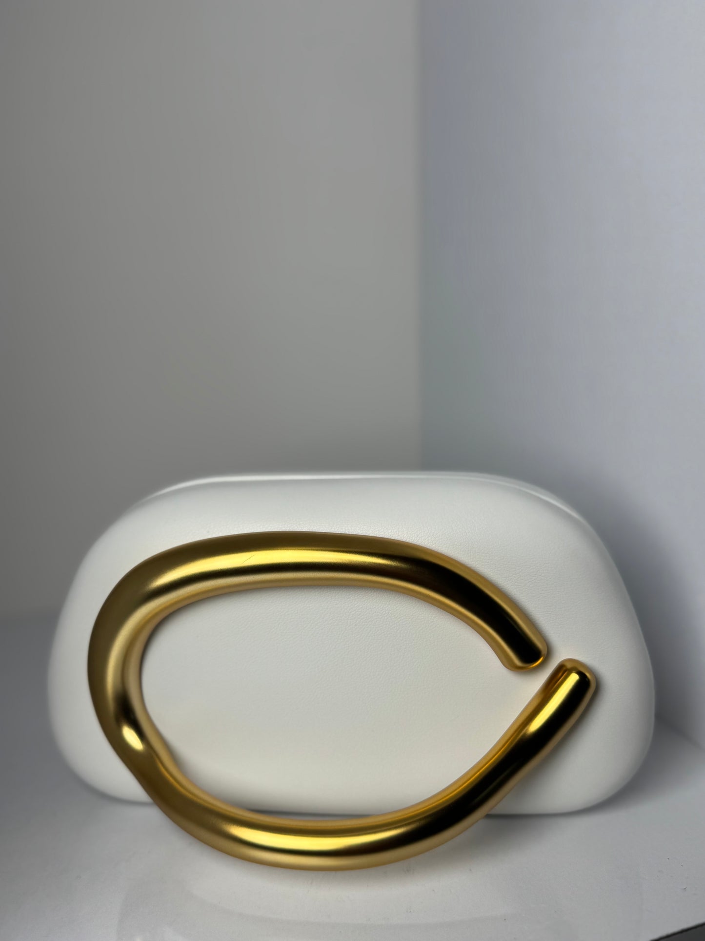 White Handle Clutch