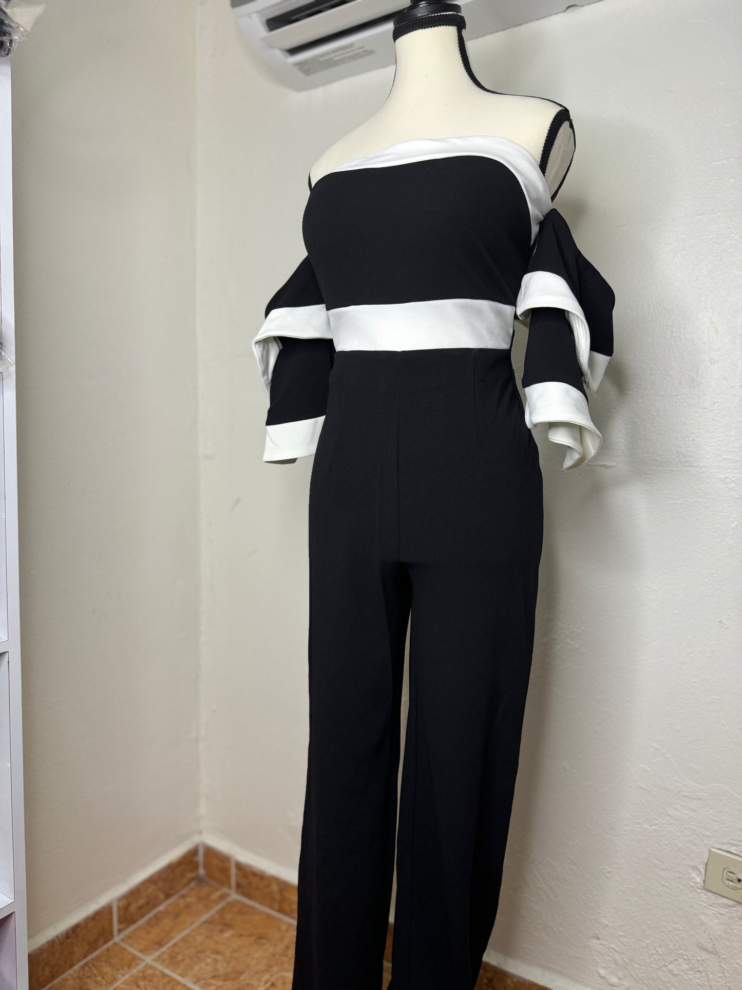 Naila Set in Black